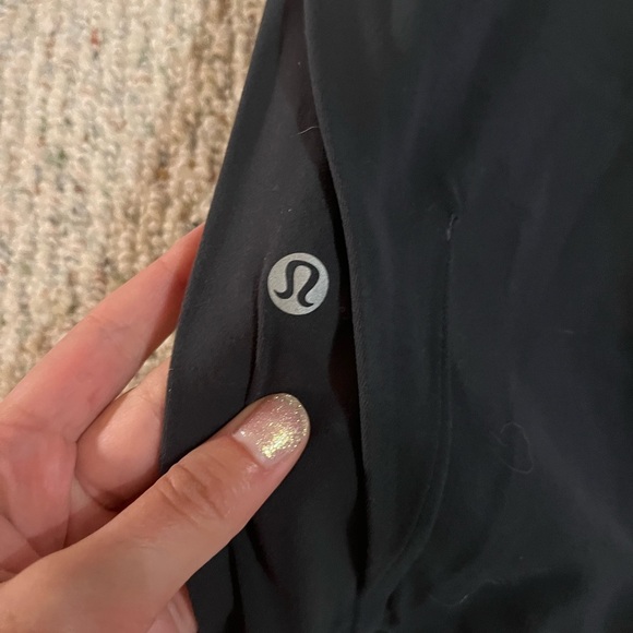 LULULEMON cropped joggers. Size 6. Dark grey - Picture 1 of 5
